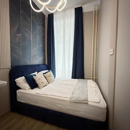 Odeon Near Nestroyplatz With Self Check-In & Private External Bathroom