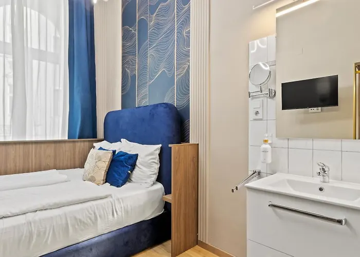 Odeon Near Nestroyplatz With Self Check-in & Private External Bathroom Готель Відень