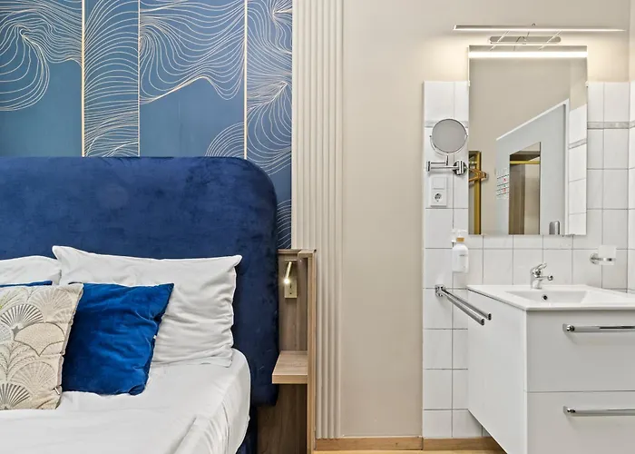 Odeon Near Nestroyplatz With Self Check-in & Private External Bathroom Готель *