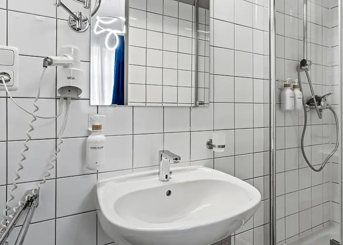 Odeon Near Nestroyplatz With Self Check-in & Private External Bathroom Готель *