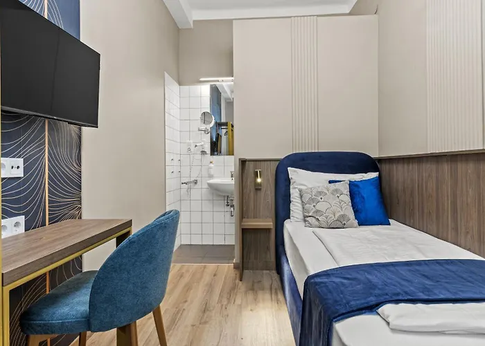 Odeon Near Nestroyplatz With Self Check-in & Private External Bathroom *