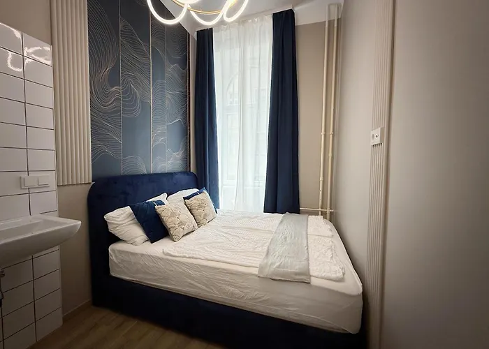 Odeon Near Nestroyplatz With Self Check-in & Private External Bathroom Готель