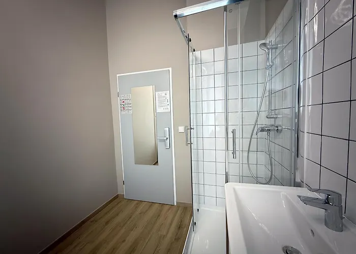 Odeon Near Nestroyplatz With Self Check-in & Private External Bathroom Готель